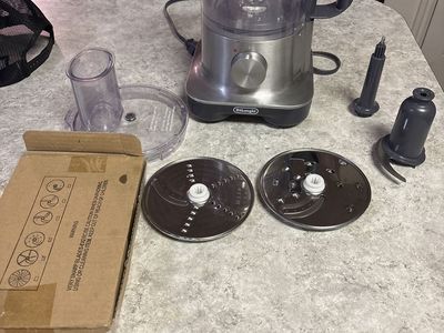 DeLonghi Food Processor 10-Cup with Multiple Blades & Attachments - Excellent Condition