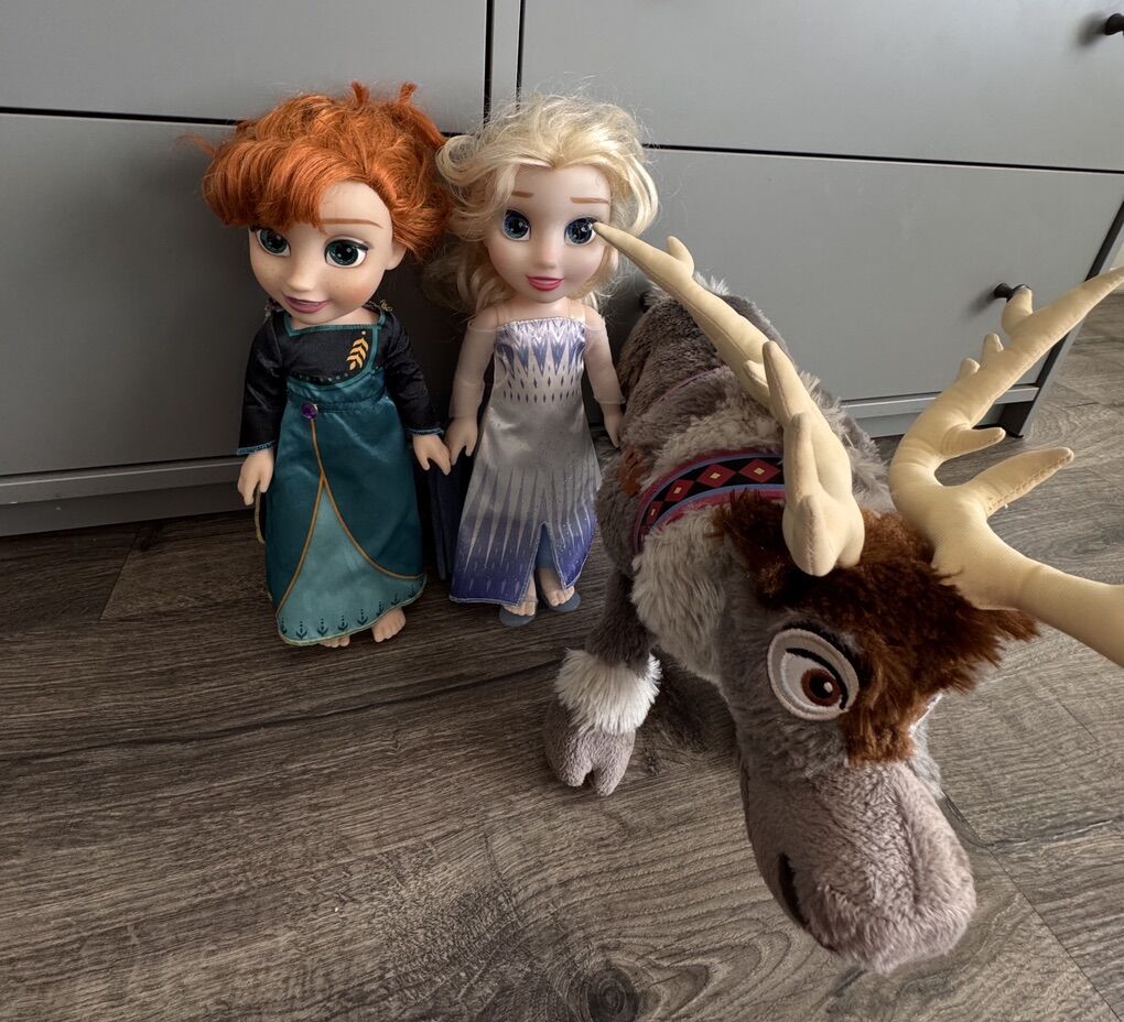 Anna & Elsa Dolls w/Poseable Sven Stuffed Toy