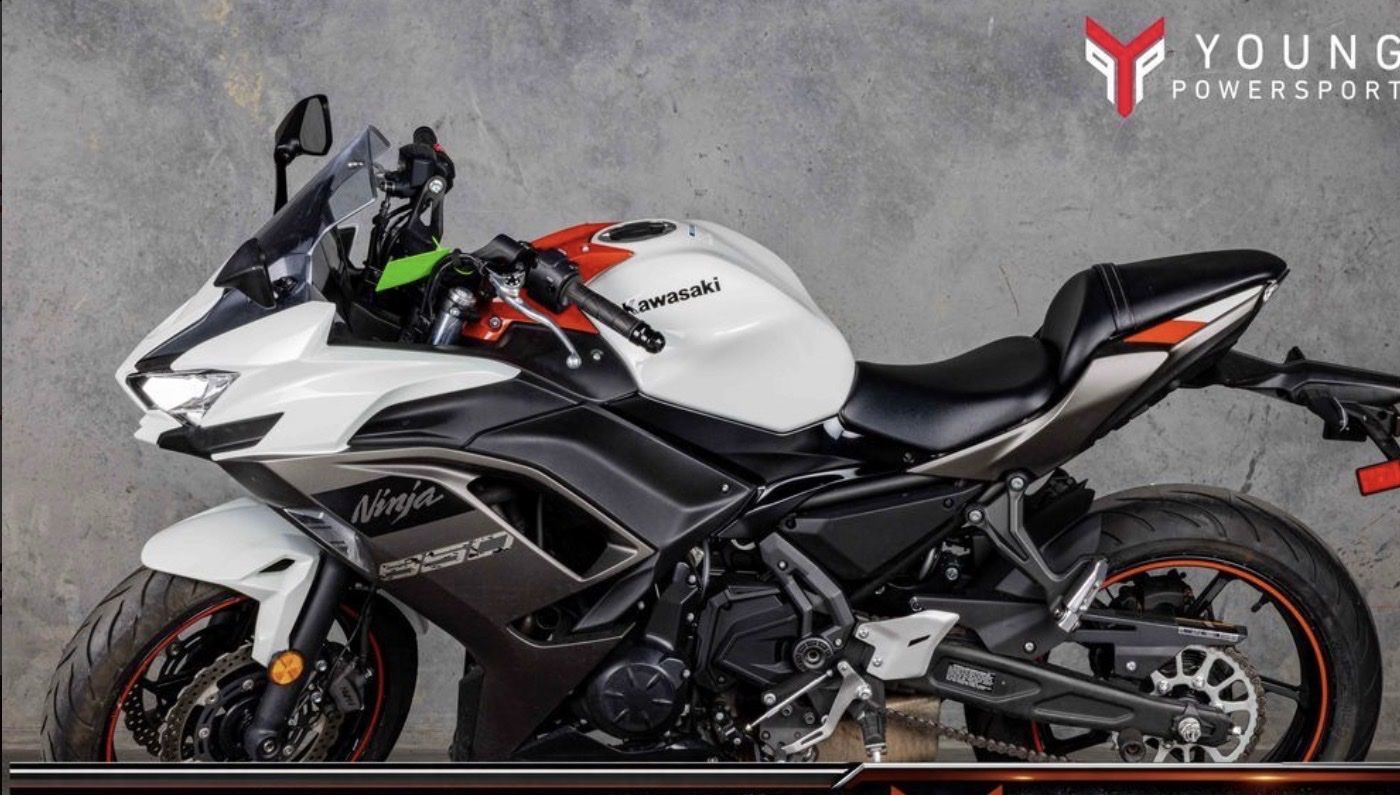 2023 Kawasaki Ninja 650 Sportbike - White/Black/Red - Excellent Condition, Low Miles