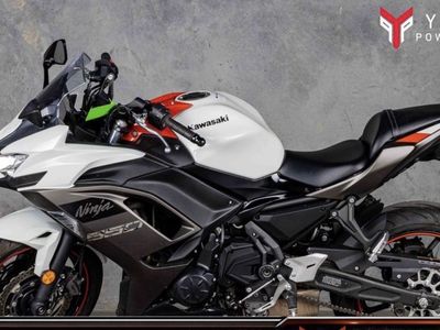 2023 Kawasaki Ninja 650 Sportbike - White/Black/Red - Excellent Condition, Low Miles