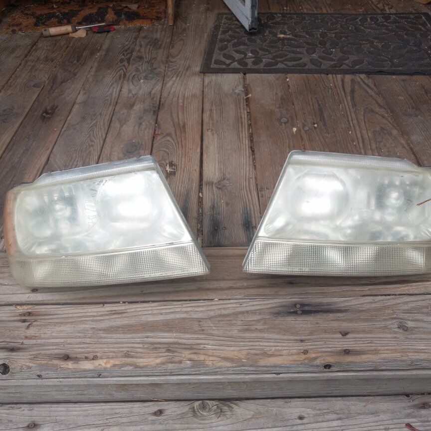 2004 Grand Cherokee headligts
