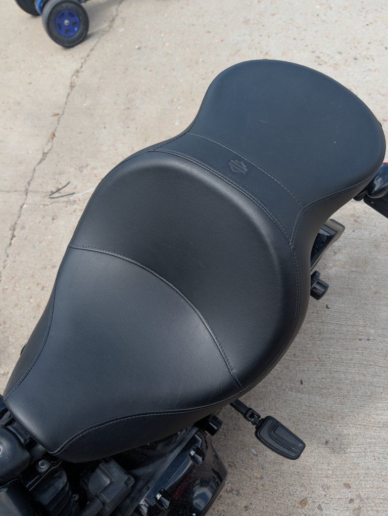 Harley-Davidson Sundown Motorcycle Seat - Black