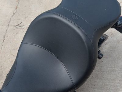 Harley-Davidson Sundown Motorcycle Seat - Black