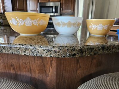 Pyrex bowls
