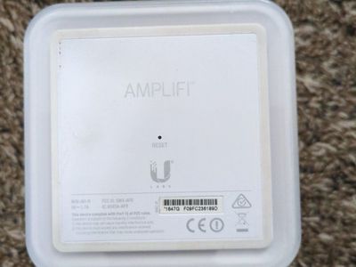 AmpliFi HD Wi-Fi Mesh Router - Model AFI-R White