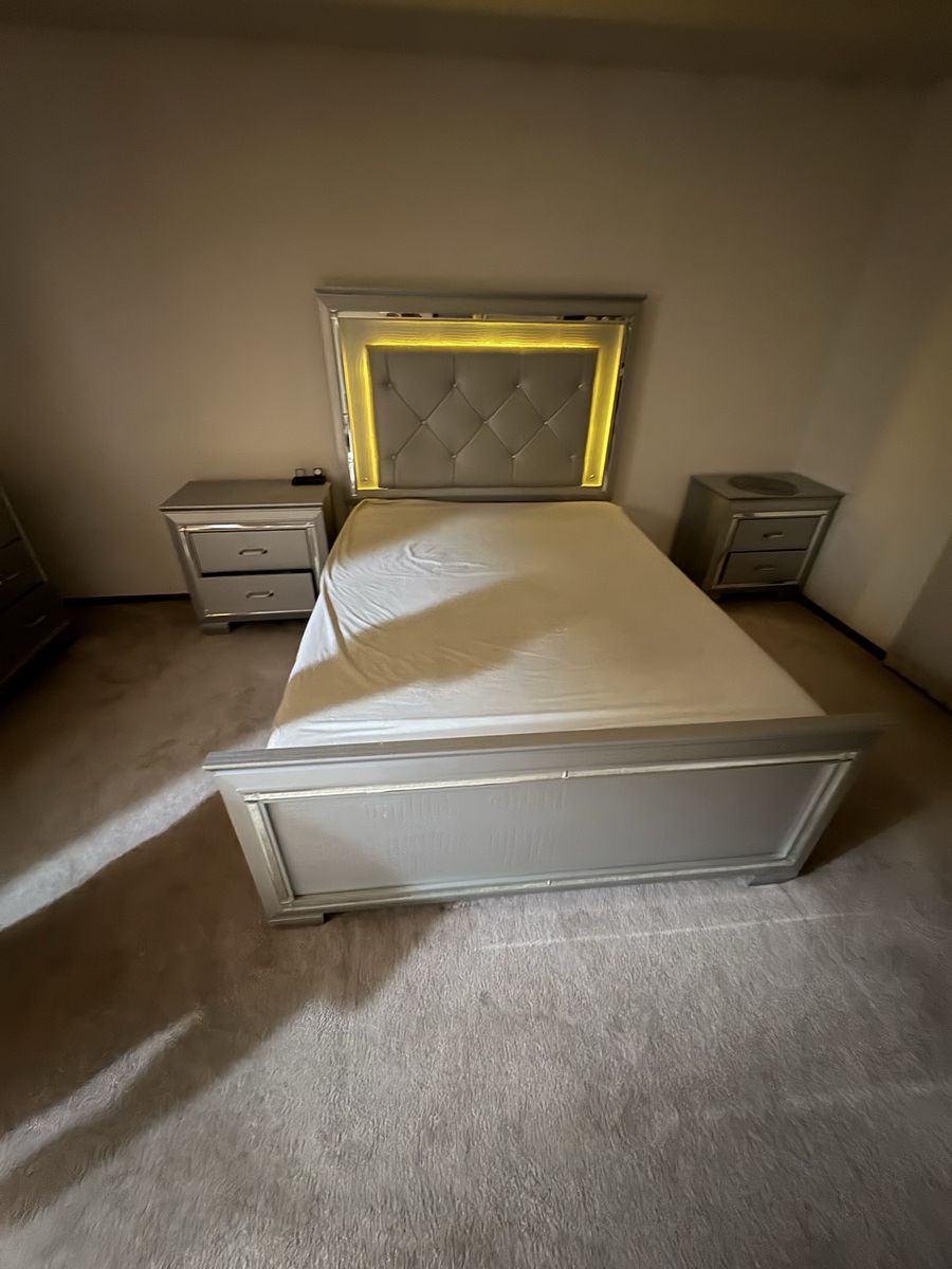 Gray Glam Bedroom Set w/ Lighted Headboard