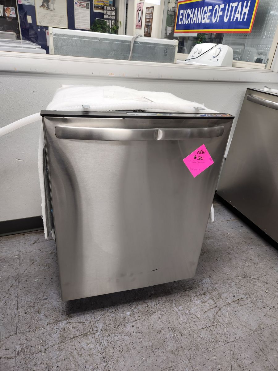 SCRATCH & DENT! FRIGIDAIRE STTAINLESS STEEL DISHWASHER