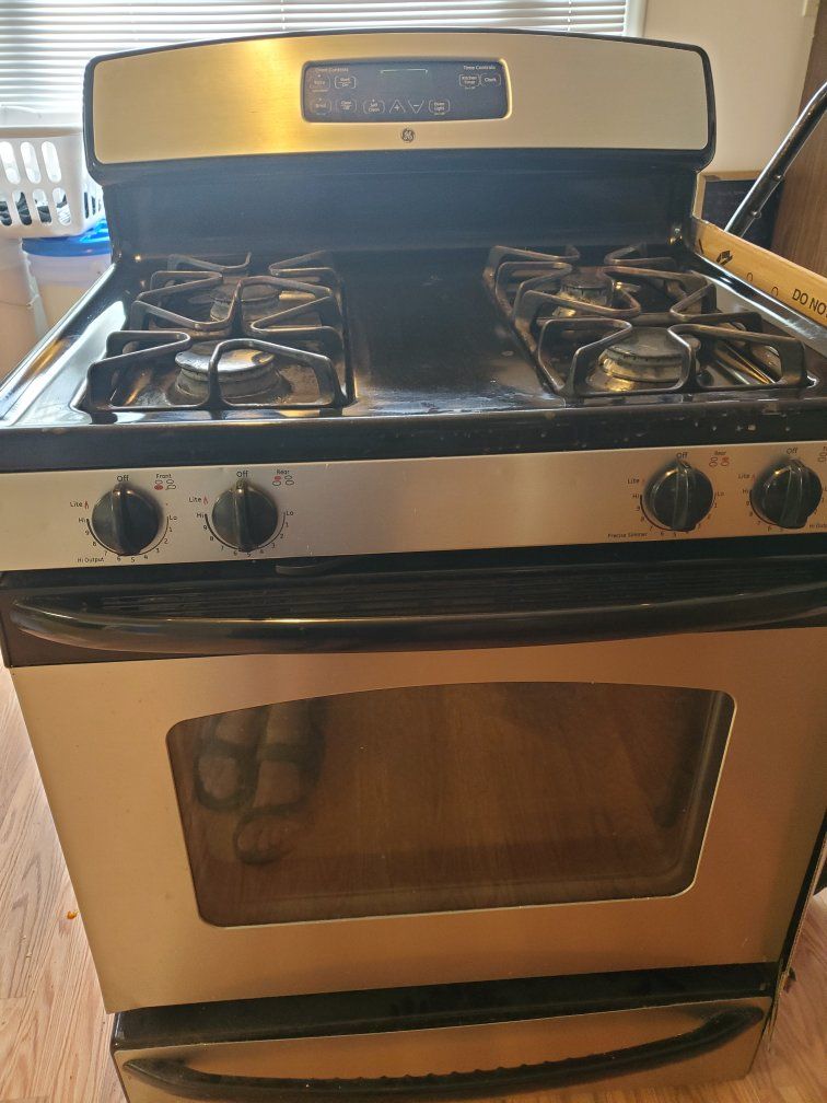 GE Gas Range Stove Stainless Steel and Black with 4 Burners