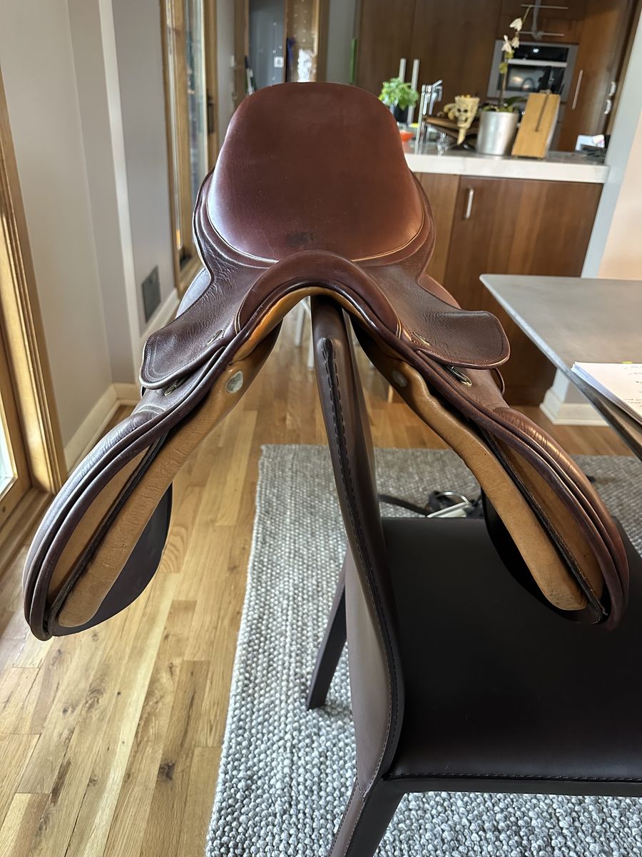 Harry Dabbs 17" Saddle