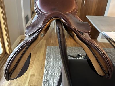 Harry Dabbs 17" Saddle
