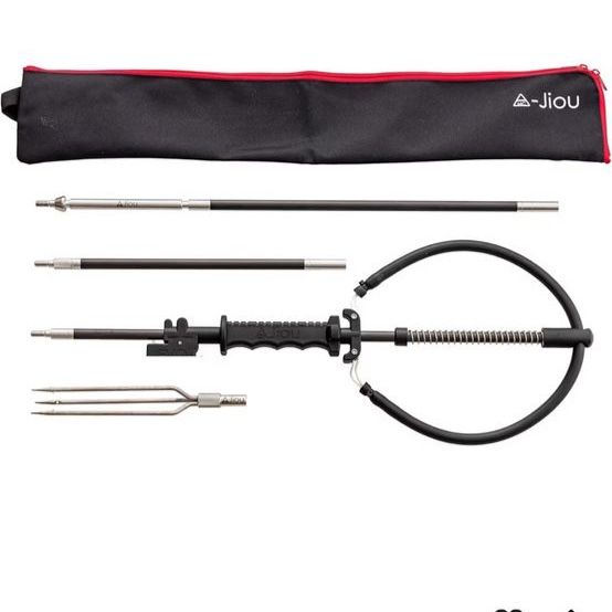 A MC JIOU 6’ Carbon Fiber Pole Spear Spearfishing Kit with Bag
