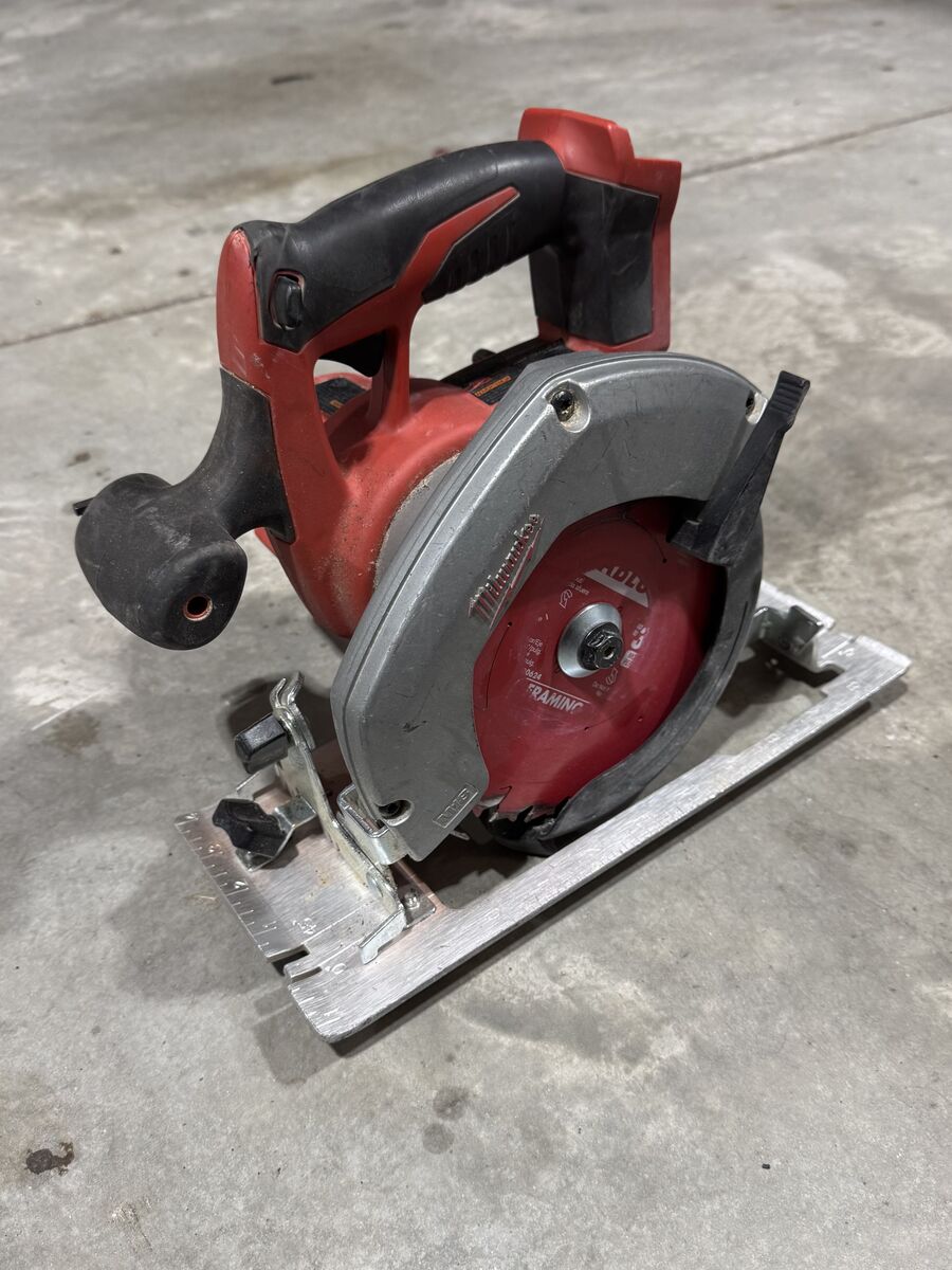 Milwaukee M18 18V Lithium-Ion Cordless 6-1/2 in. Circular Saw