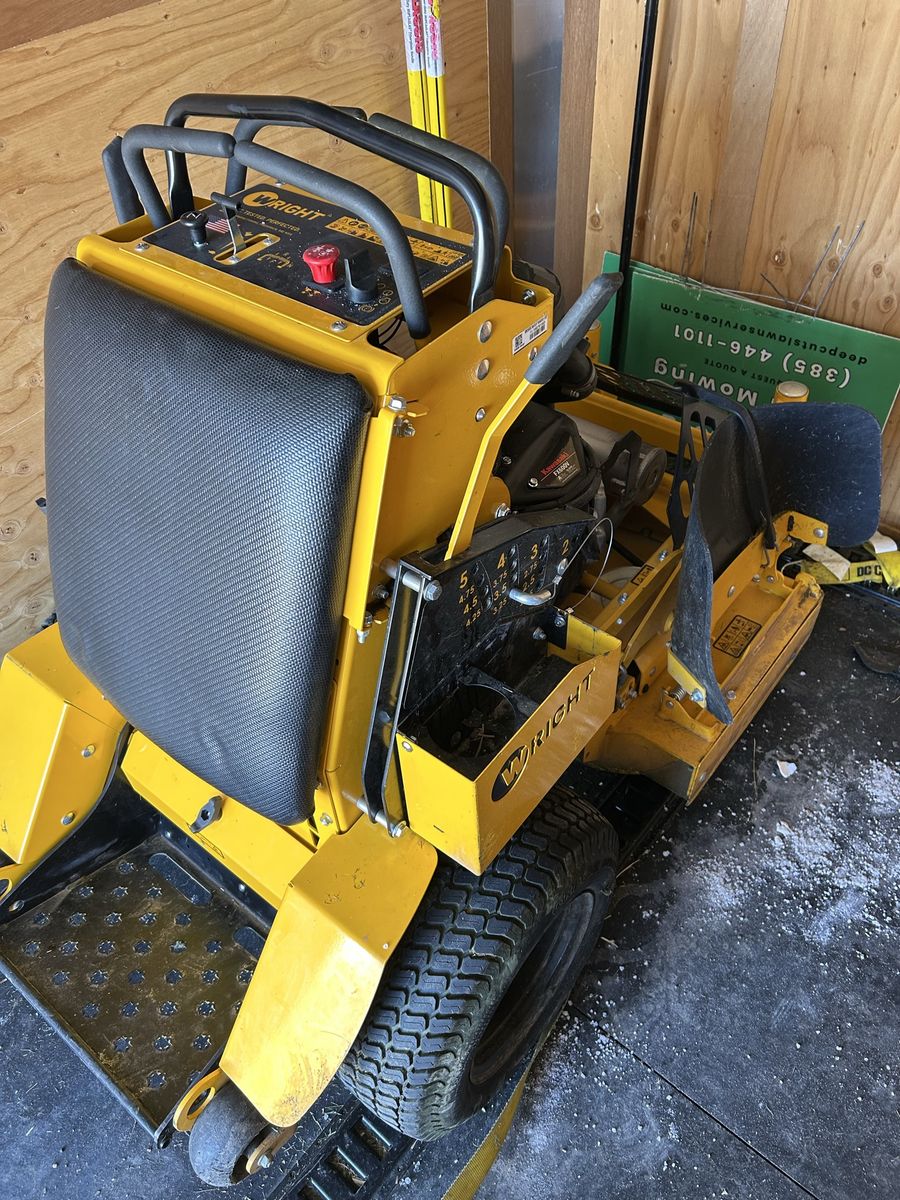 Wright Stander B- 36” deck - 219 hrs