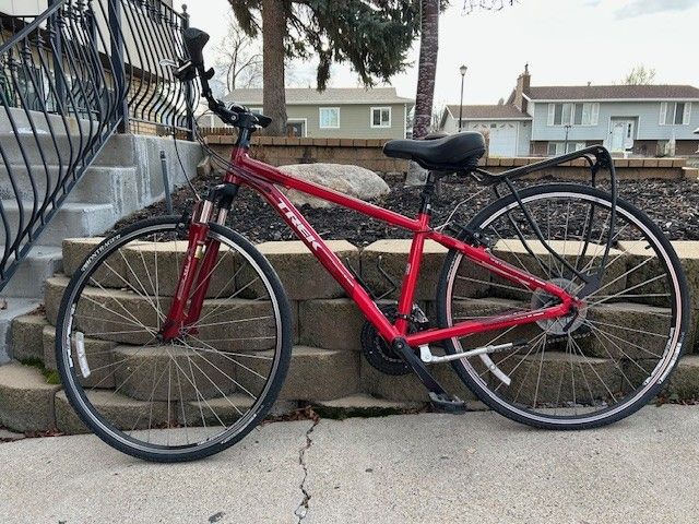 Trek Verve 3 Lowstep Hybrid Bike