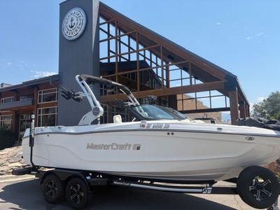 2023 MasterCraft XT23