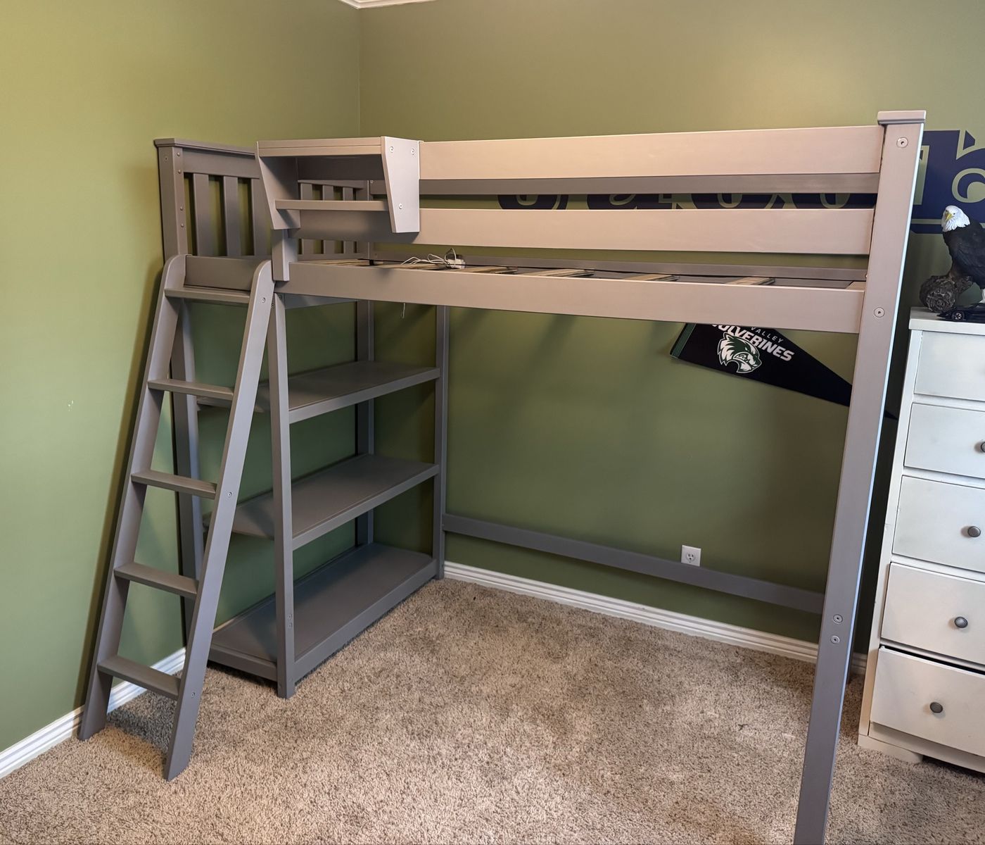 Max and LiLy Twin Loft Bed with Bookcase