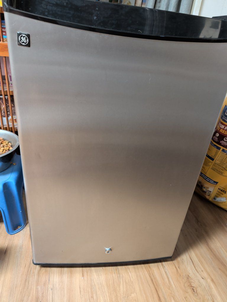 GE Compact Refrigerator