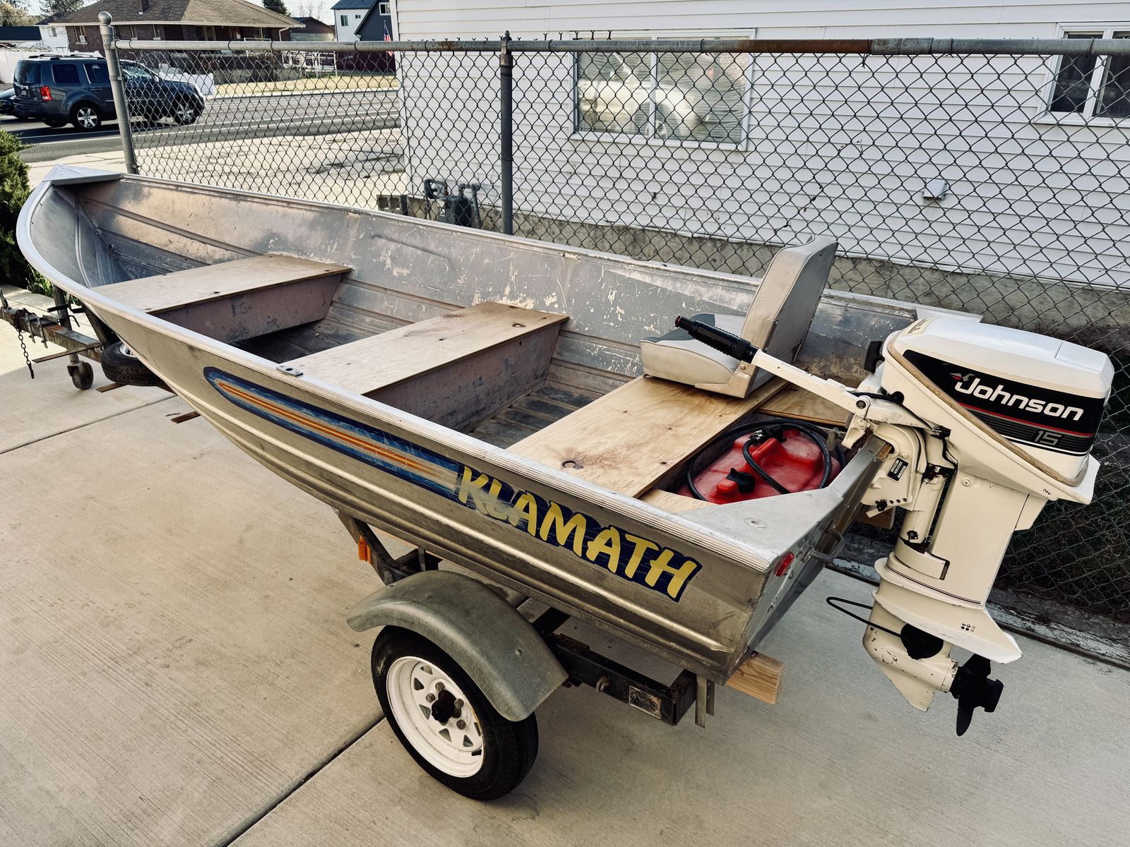 1990 Klamath Welded Aluminum Boat w/Johnson 15