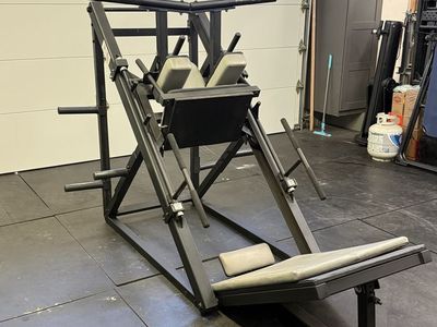 Leg press hack squat machine