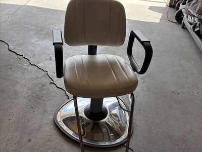Sira 2000 Hydraulic Salon Chair