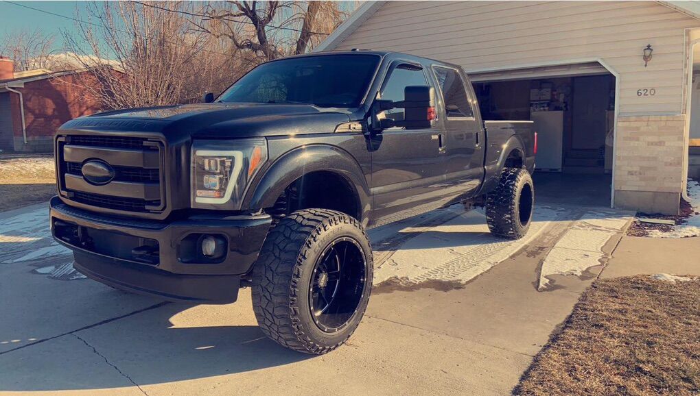 22x14 Moto Metal Wheels