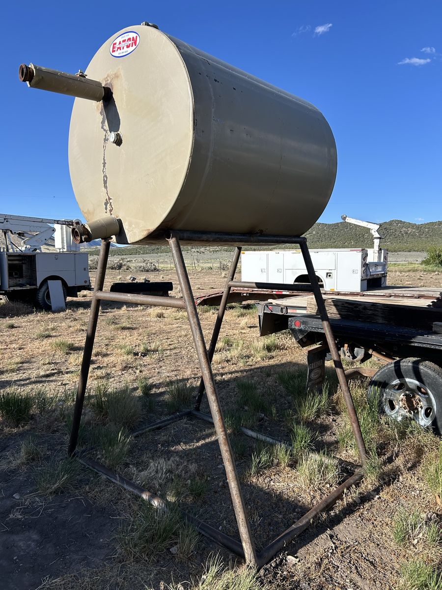 Eaton 500 gallon fuel tank and stand