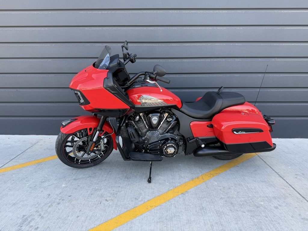 2023 Indian Motorcycle® Challenger® Dark Horse® Indy Red / Black Metallic