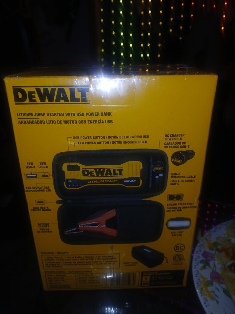 Dealt 2500 peak amp jump starter