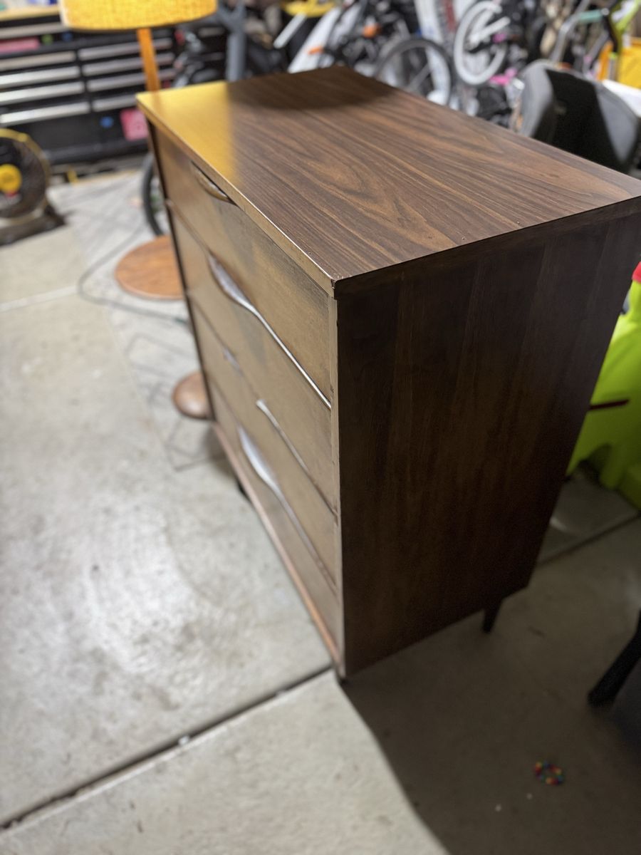 Vintage Mid-Century Modern 4-Drawer Dresser