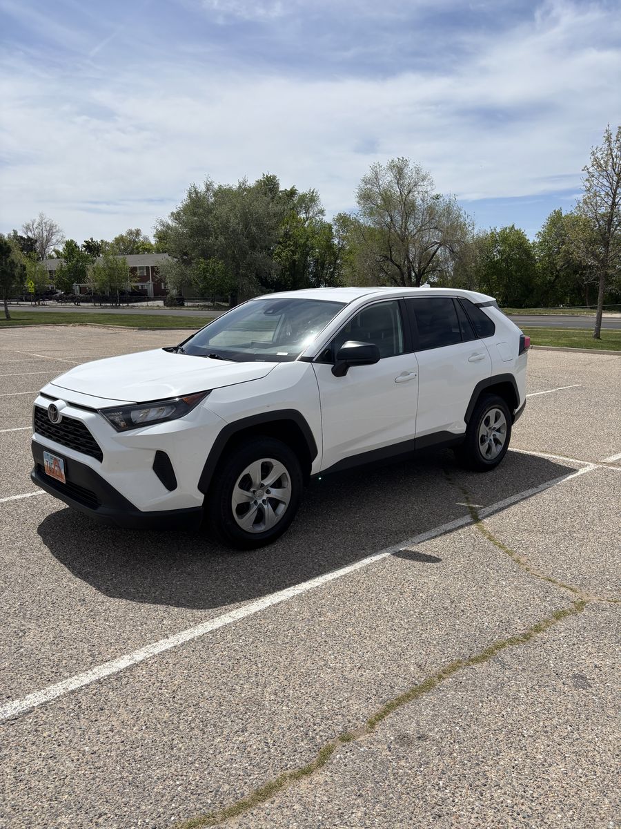 2022 Toyota RAV4 LE