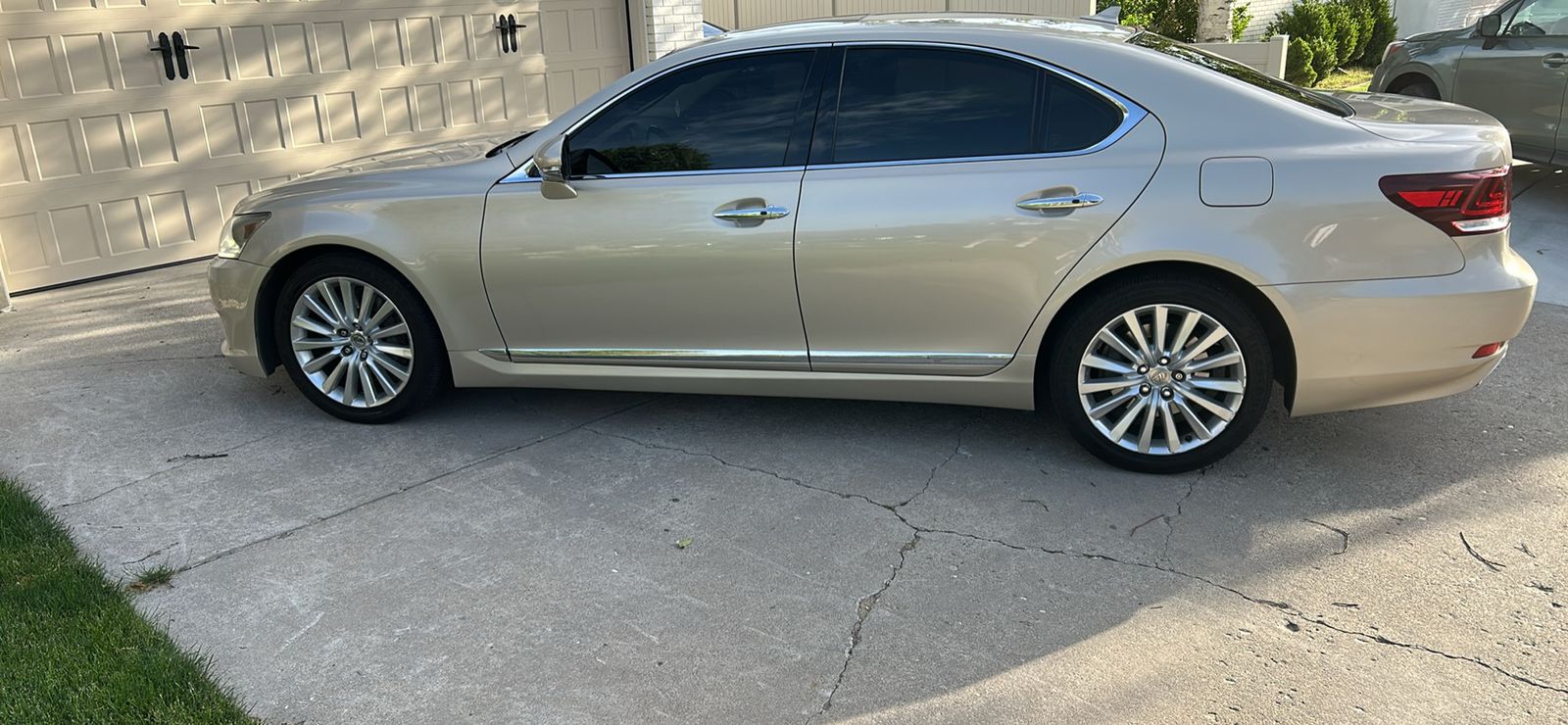 2013 Lexus LS Base