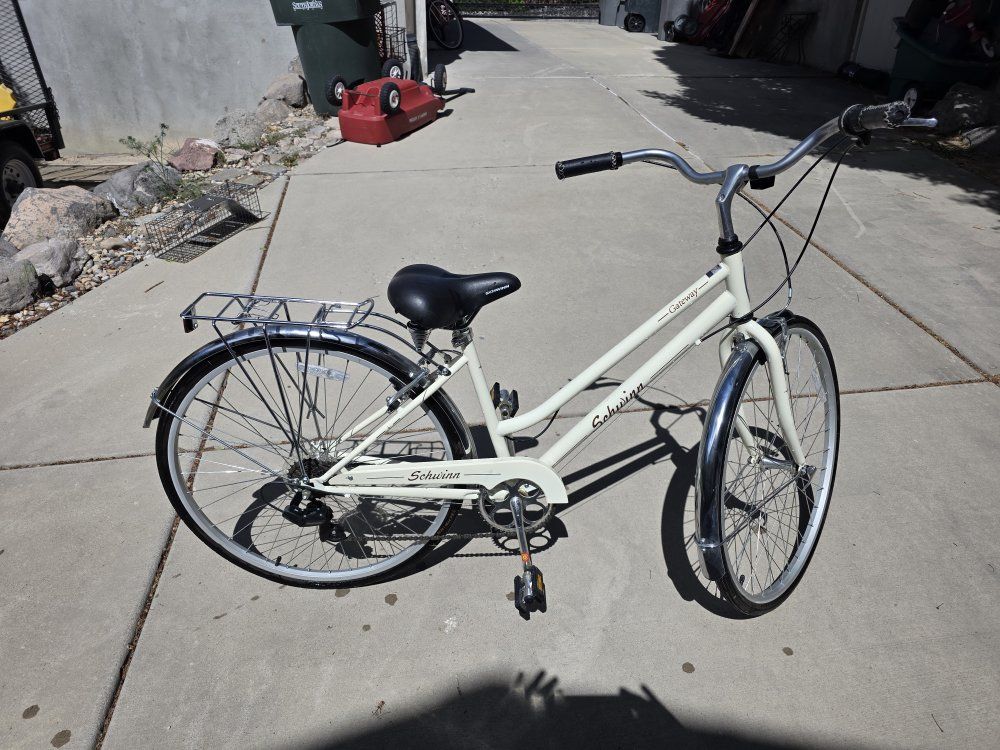 clean schwinn woman's bike