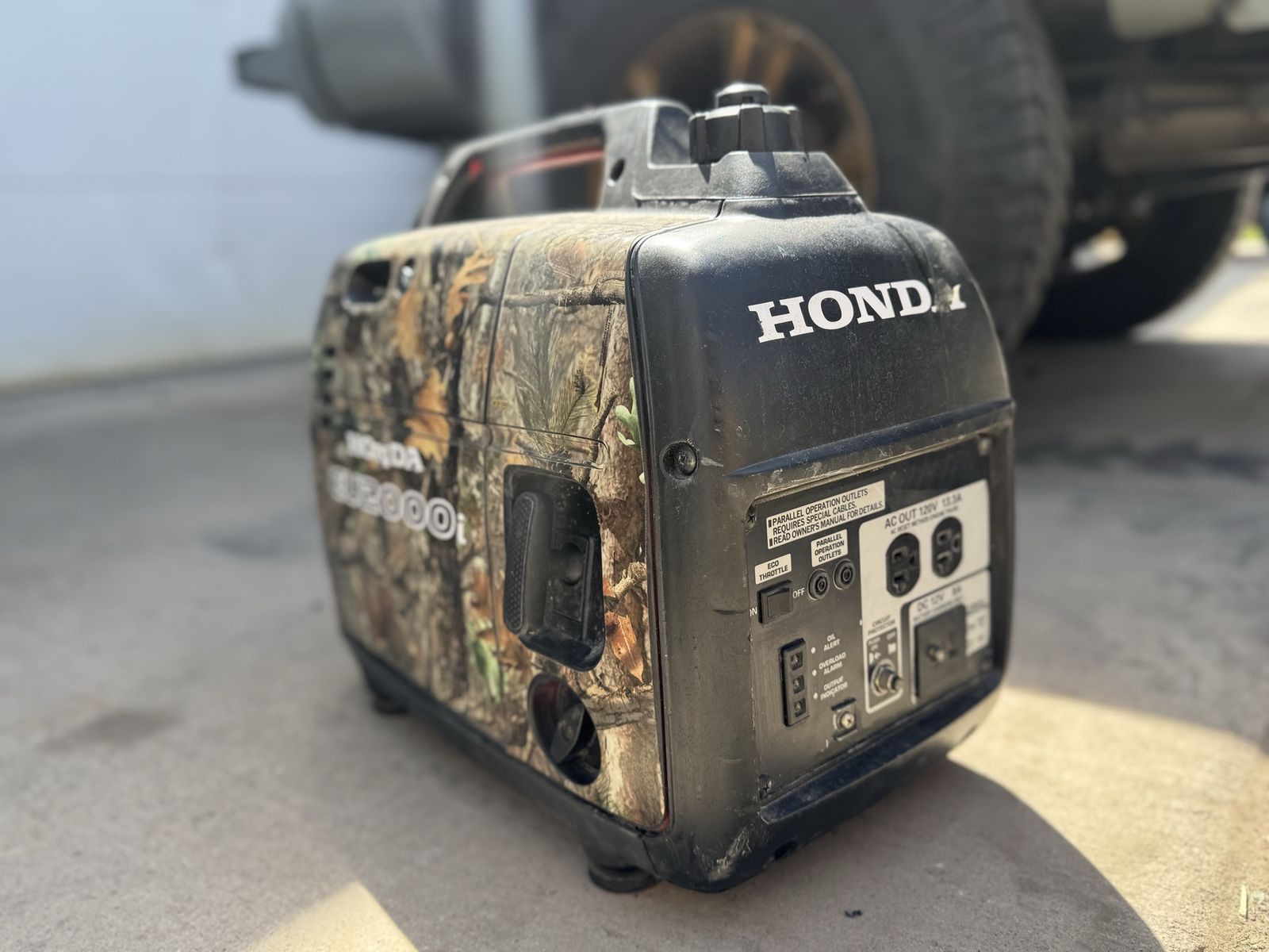 Honda EU2000i Generator RealTree Camo Edition