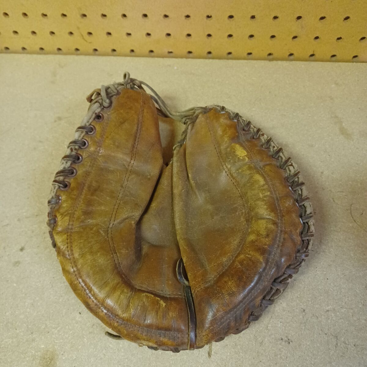 Antique / Vintage baseball glove