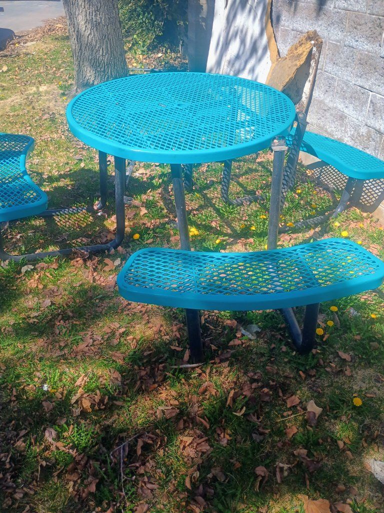 METAL PICNIC TABLES