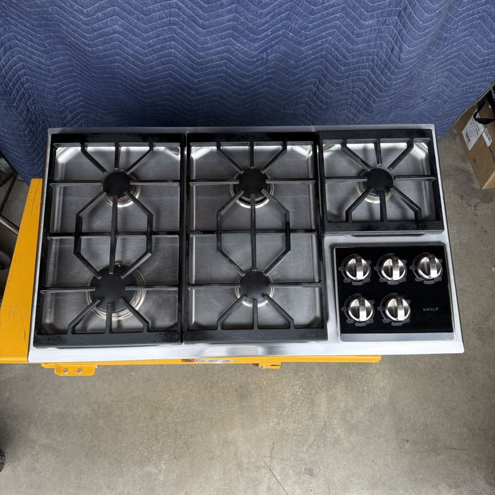 WOLF 36 gas Cooktop