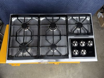 WOLF 36 gas Cooktop