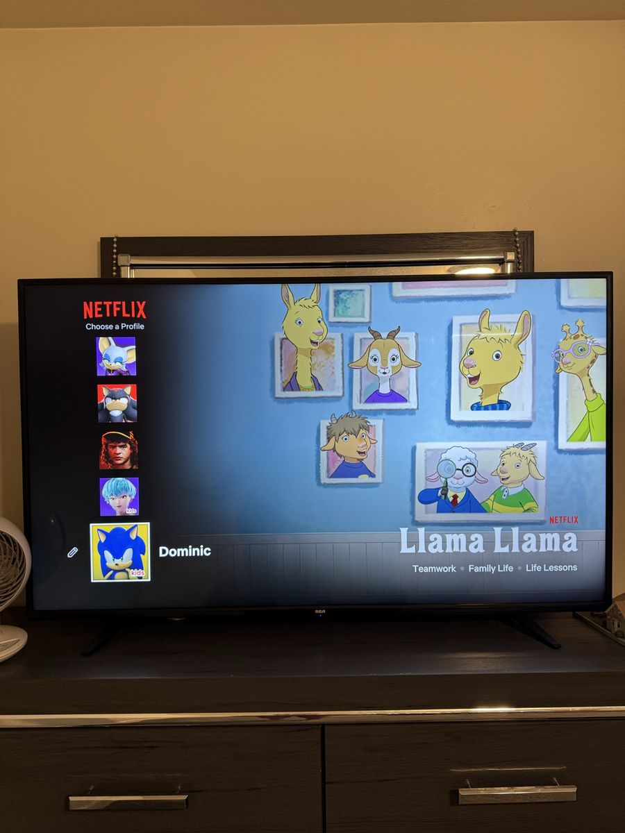 RCA Smart TV 55 inch, 1080p, LED, with Remote - Excellent Condition