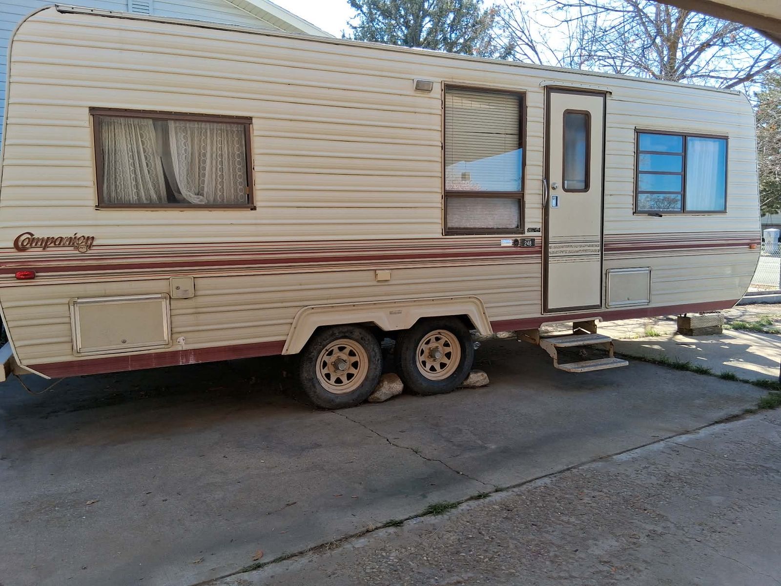 25 ft. 1989 Companion Travel Trailer, KIT Model