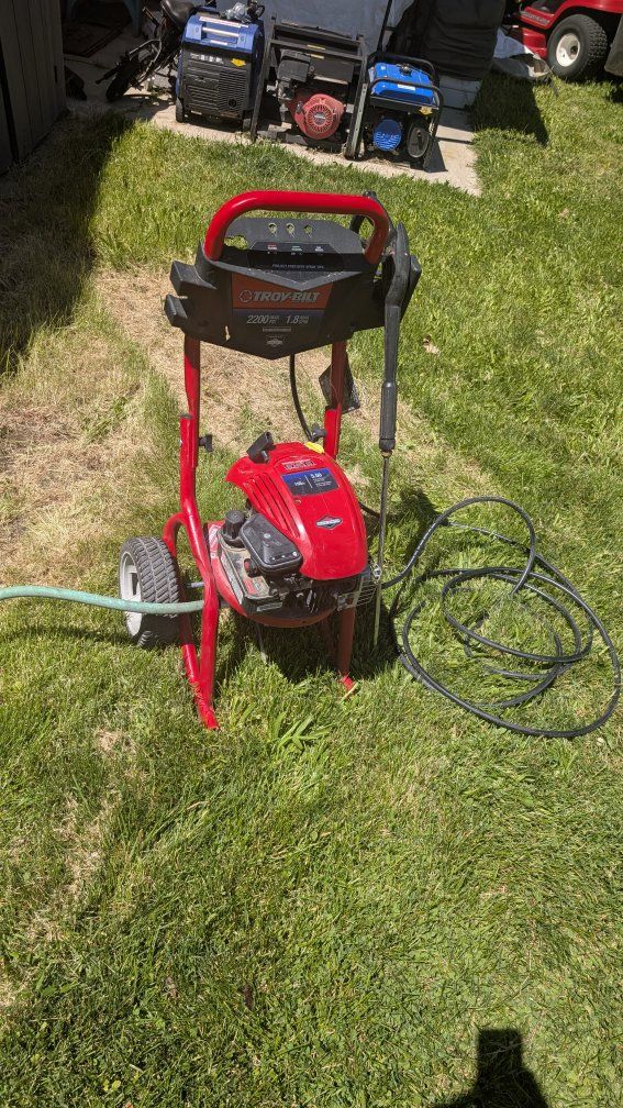 Troy-Bilt 2200 PSI 1.9 GPM Gas Pressure Washer Briggs & Stratton Engine