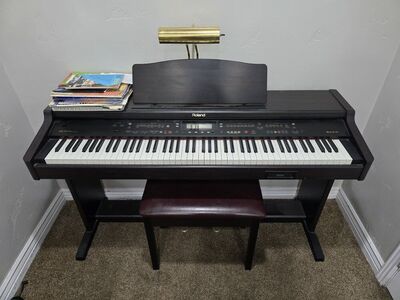 Roland KR-75 Digital Intelligent Piano