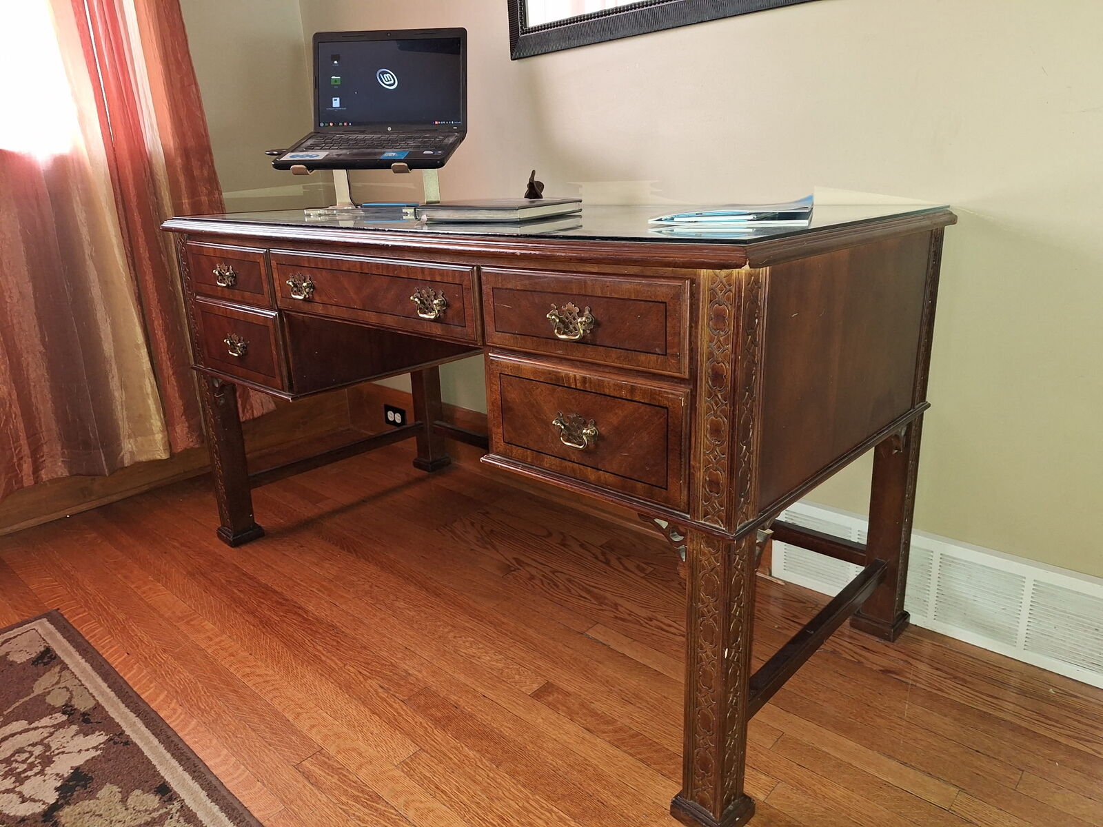 Sturdy Office Desk with Felt‑Lined Drawers – Great Condition