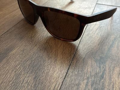 Kaenon Clarke sunglasses tortoise frame brown ultra B12 lenses includes case and cloth