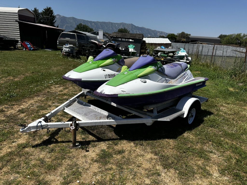 Pair Of Zxi 900 Jet Skis And A Parts Machine