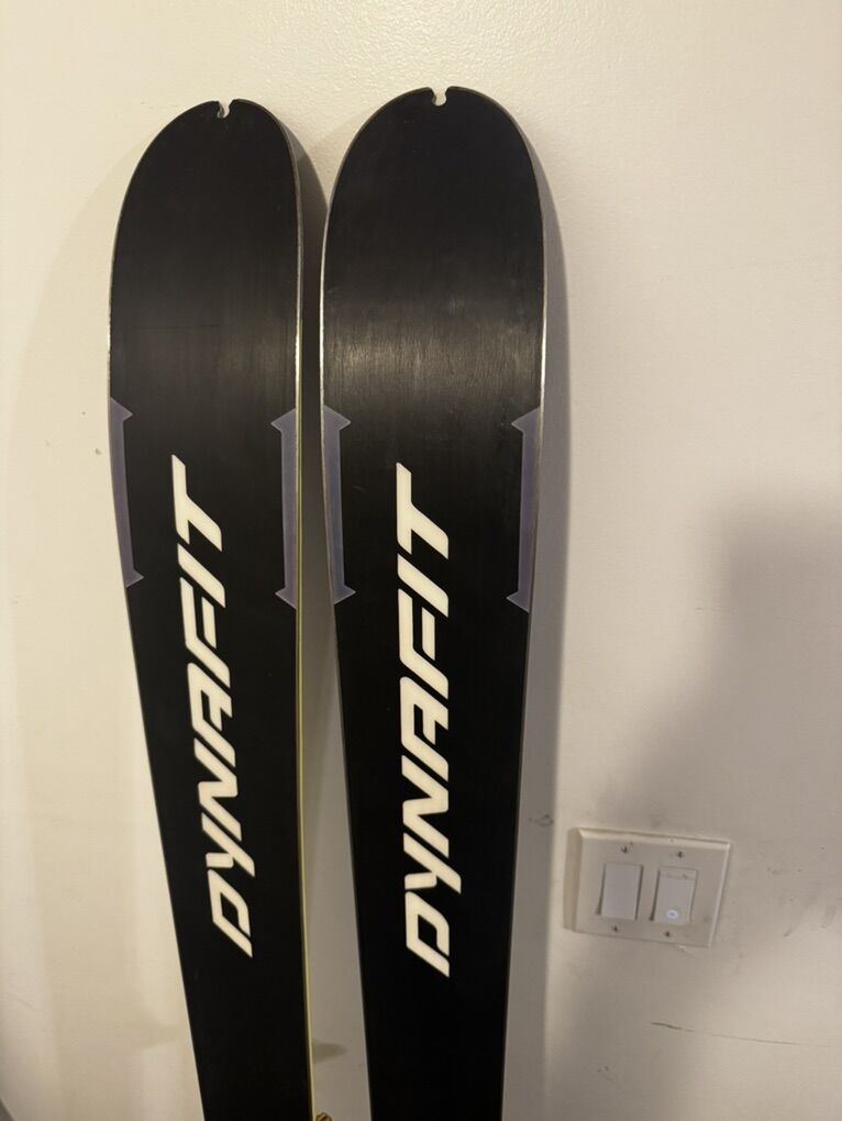 Dynafit Chugach 188cm + Marker Kingpin 13 + Skins