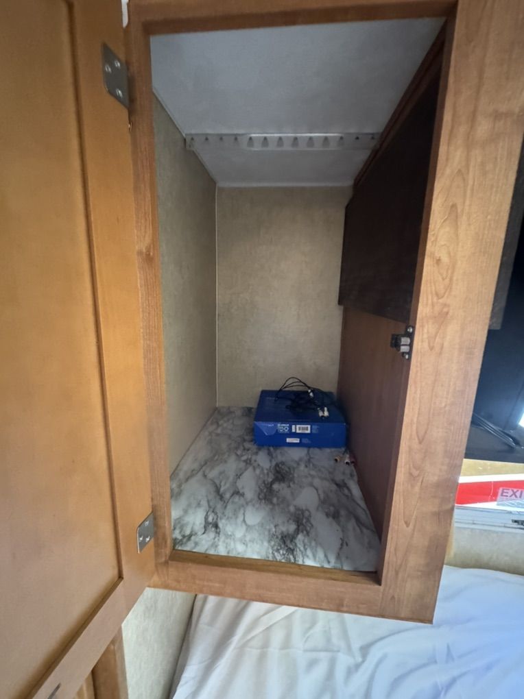 Main image 32