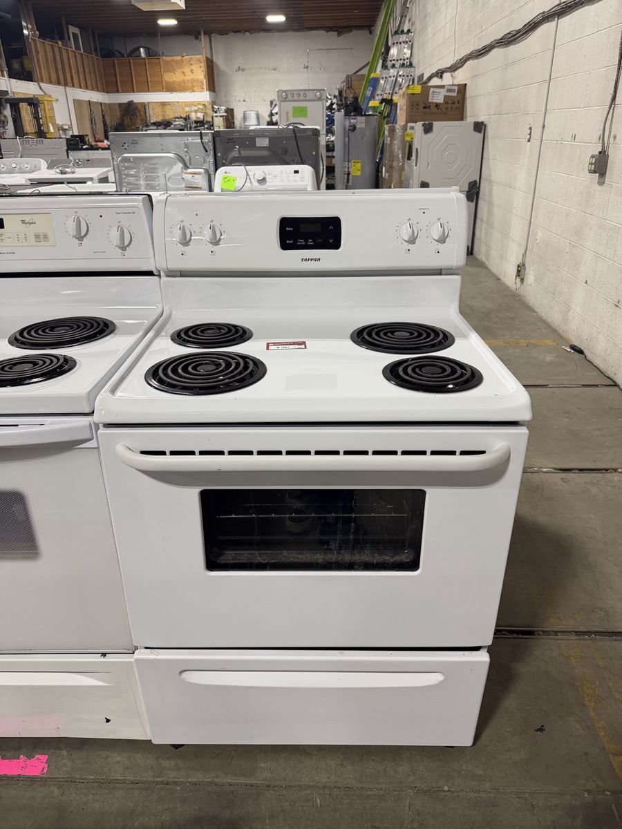 BEAUTIFUL TAPPAN WHITE COIL TOP ELECTRIC RANGE