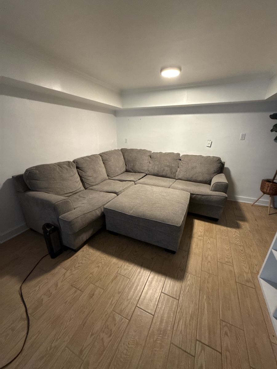 Large Sectional Couch w/ Ottoman