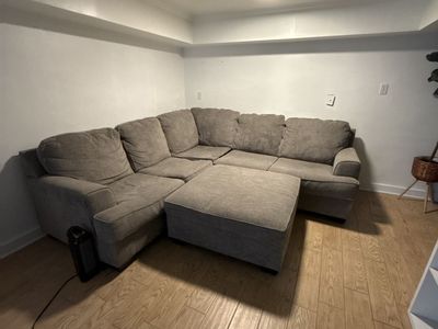 Large Sectional Couch w/ Ottoman