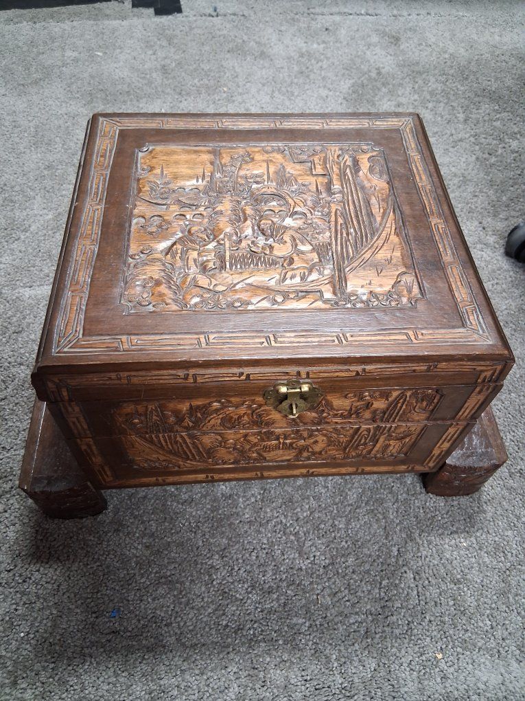 Beautiful Lg Wooden Carved Antique Jewelry Box!